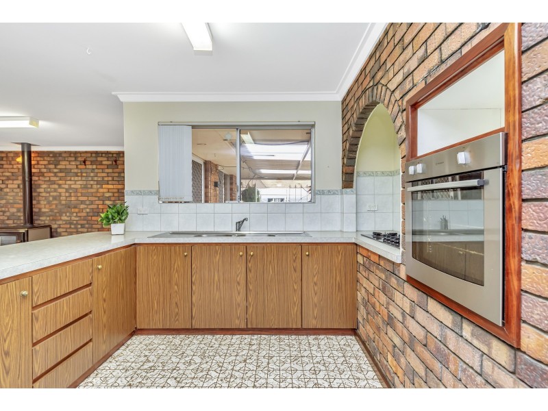 40 Janis Street, Halls Head WA 6210