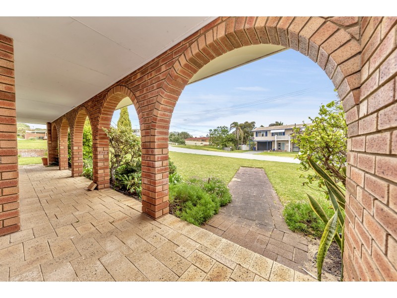 40 Janis Street, Halls Head WA 6210