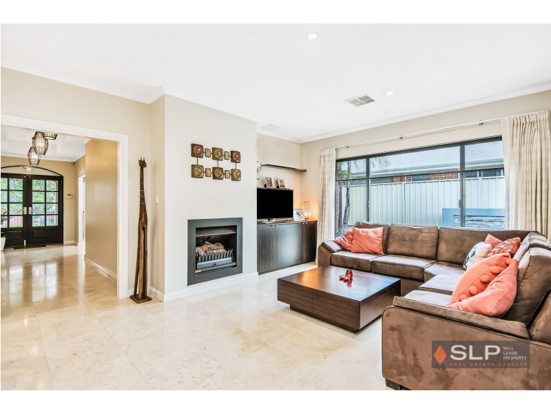 22 Lareema Gardens, Banksia Grove WA 6031