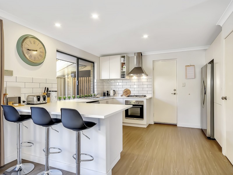 4 Kensington Way, Pearsall WA 6065