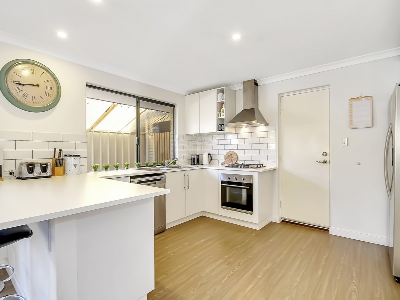 4 Kensington Way, Pearsall WA 6065