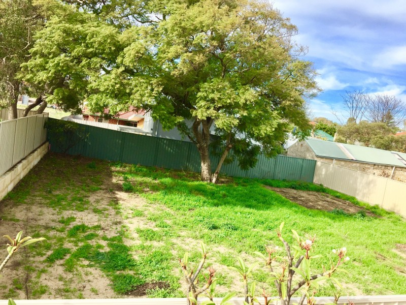 202A Carrington Street, Hilton WA 6163