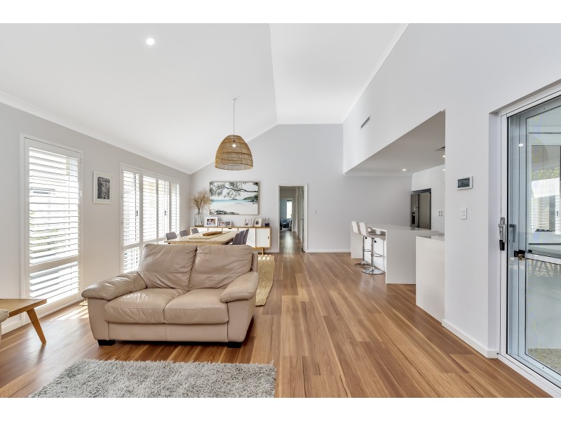 10A Cathryn Street, Halls Head WA 6210