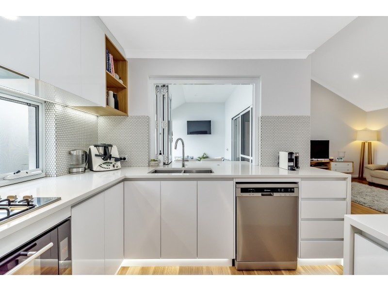 10A Cathryn Street, Halls Head WA 6210