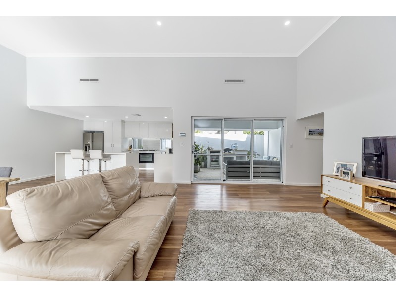 10A Cathryn Street, Halls Head WA 6210