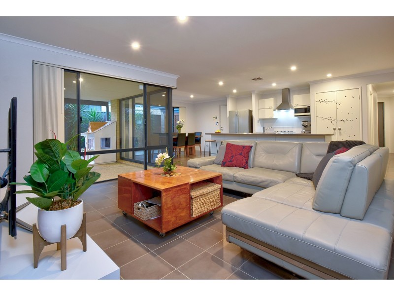 28 Oligantha Elbow, Banksia Grove WA 6031