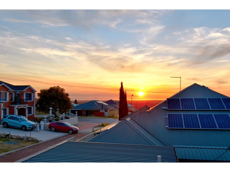 8 Memphis Ridge, Hocking WA 6065