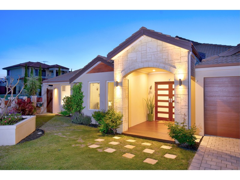 8 Memphis Ridge, Hocking WA 6065