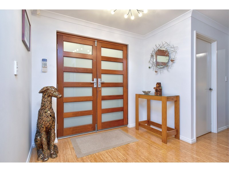 8 Memphis Ridge, Hocking WA 6065