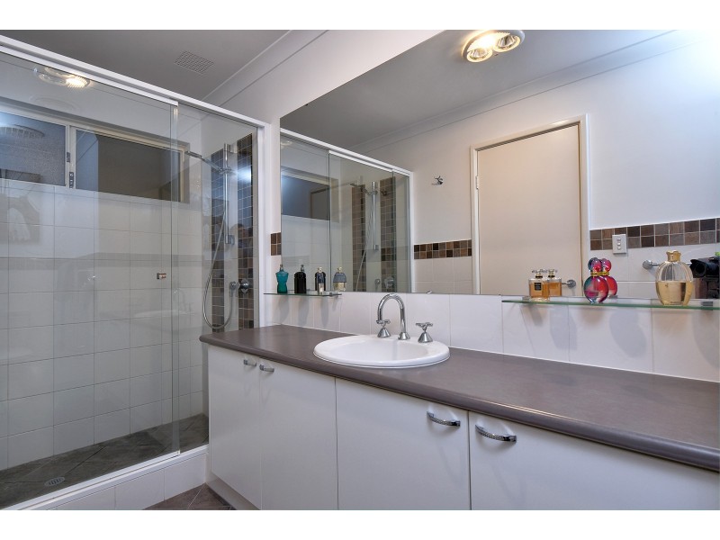 8 Memphis Ridge, Hocking WA 6065