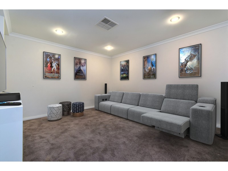 8 Memphis Ridge, Hocking WA 6065