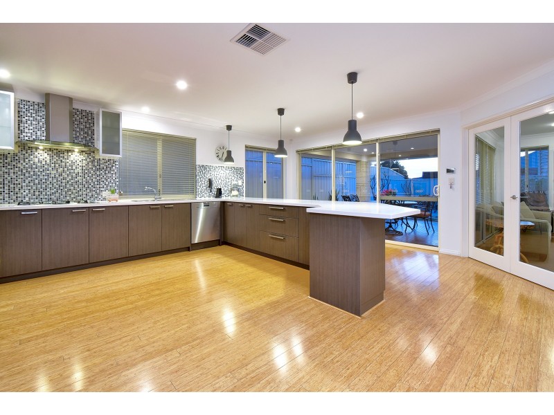 8 Memphis Ridge, Hocking WA 6065