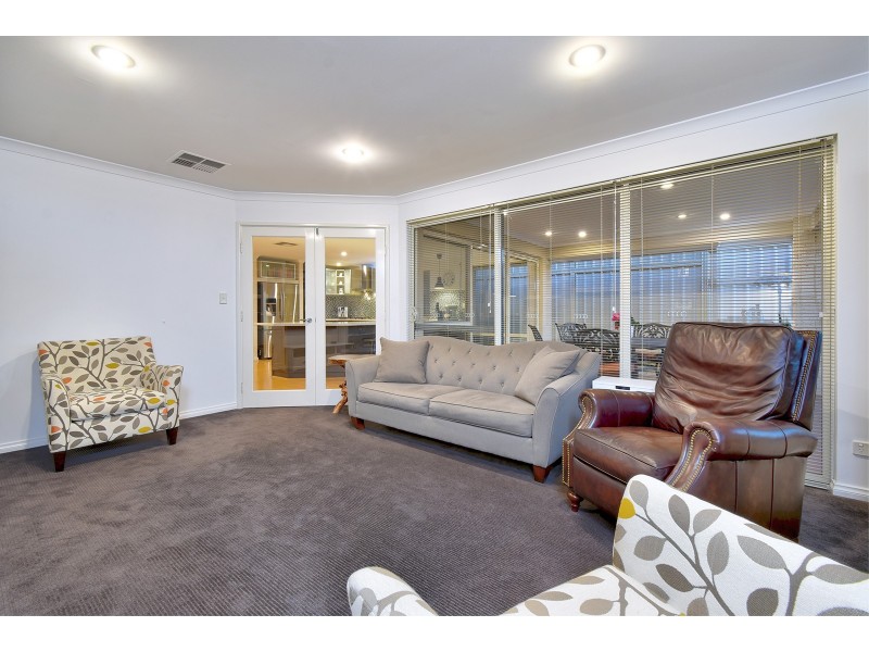 8 Memphis Ridge, Hocking WA 6065