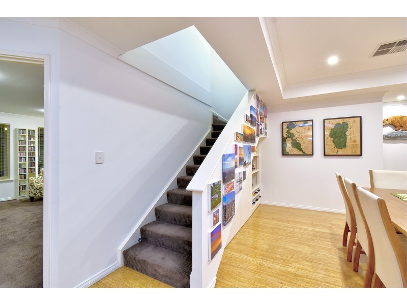 8 Memphis Ridge, Hocking WA 6065