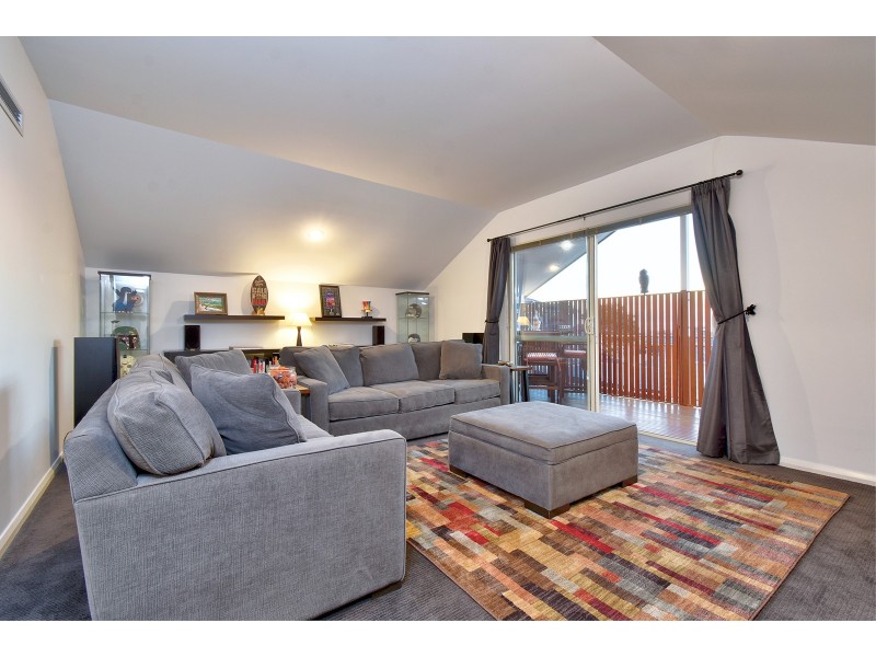 8 Memphis Ridge, Hocking WA 6065