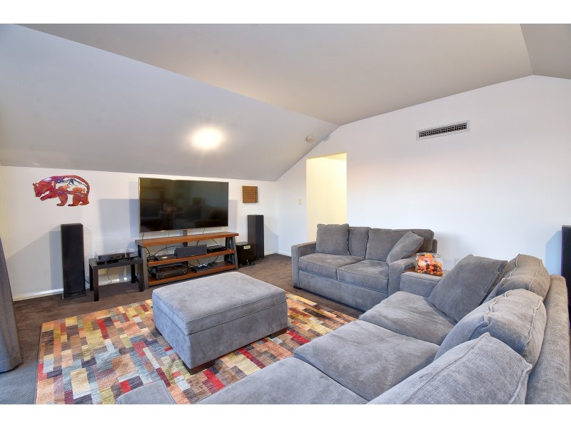 8 Memphis Ridge, Hocking WA 6065