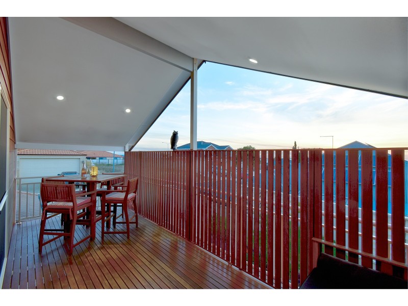 8 Memphis Ridge, Hocking WA 6065