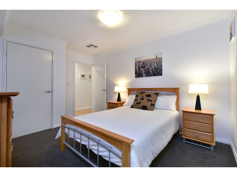 8 Memphis Ridge, Hocking WA 6065