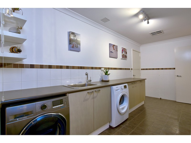 8 Memphis Ridge, Hocking WA 6065