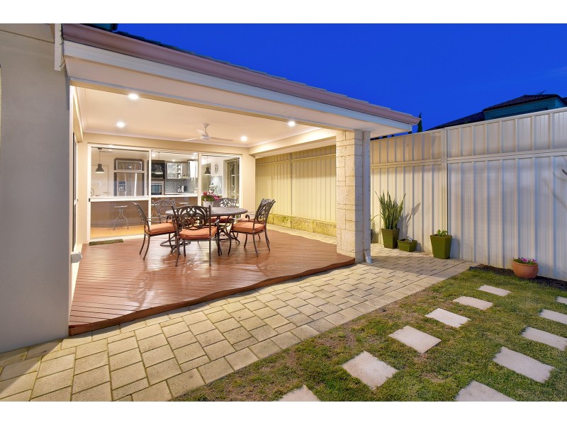 8 Memphis Ridge, Hocking WA 6065