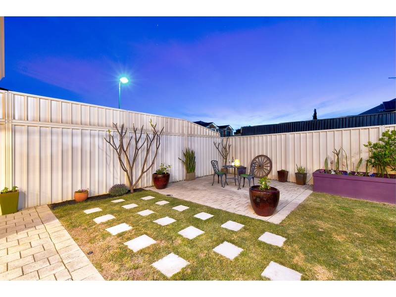 8 Memphis Ridge, Hocking WA 6065