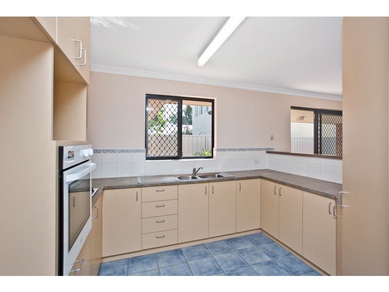 4/11 Crocker Way, Innaloo WA 6018