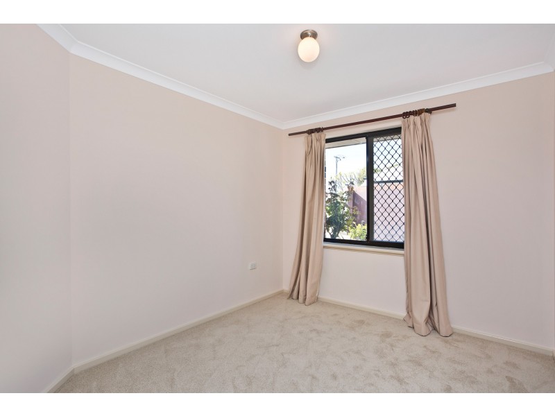 4/11 Crocker Way, Innaloo WA 6018