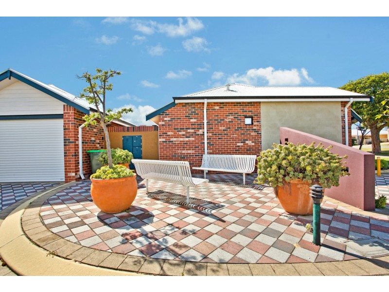 4/11 Crocker Way, Innaloo WA 6018