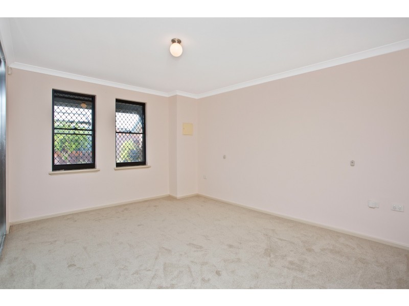 4/11 Crocker Way, Innaloo WA 6018