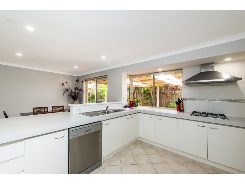 11 Sandringham Promenade, Canning Vale WA 6155