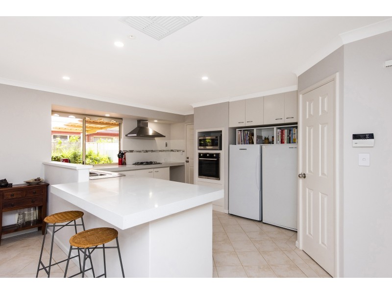 11 Sandringham Promenade, Canning Vale WA 6155