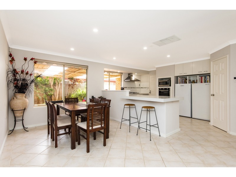 11 Sandringham Promenade, Canning Vale WA 6155