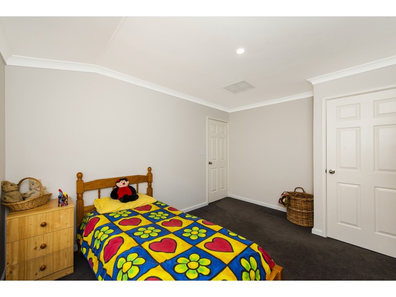 11 Sandringham Promenade, Canning Vale WA 6155