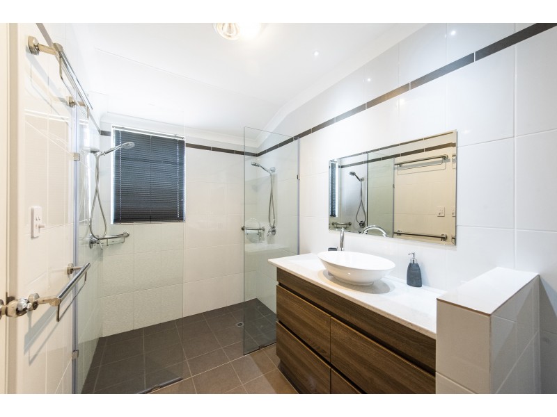 11 Sandringham Promenade, Canning Vale WA 6155