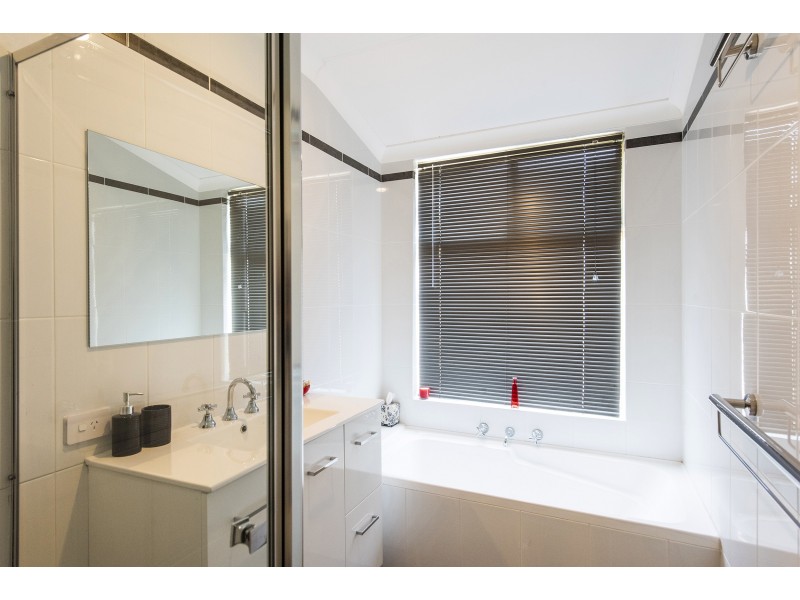 11 Sandringham Promenade, Canning Vale WA 6155