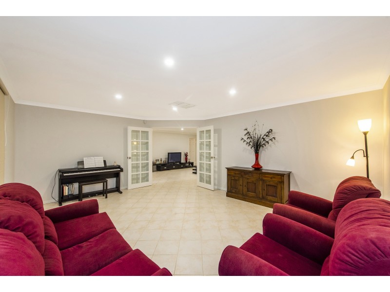 11 Sandringham Promenade, Canning Vale WA 6155