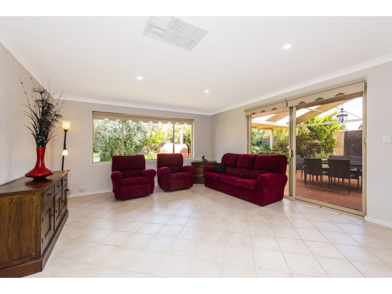 11 Sandringham Promenade, Canning Vale WA 6155