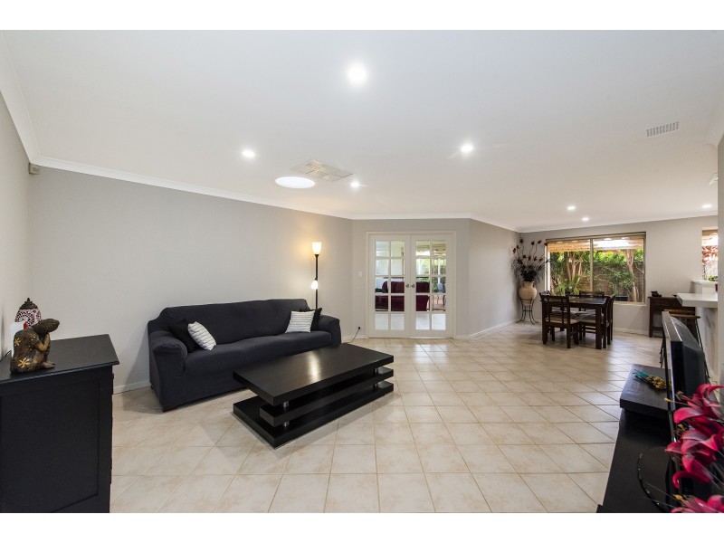 11 Sandringham Promenade, Canning Vale WA 6155