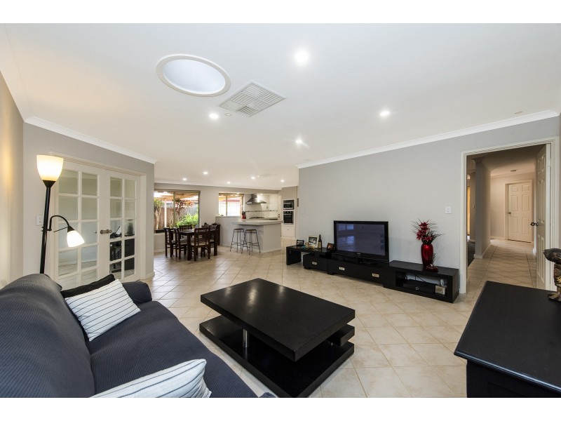 11 Sandringham Promenade, Canning Vale WA 6155