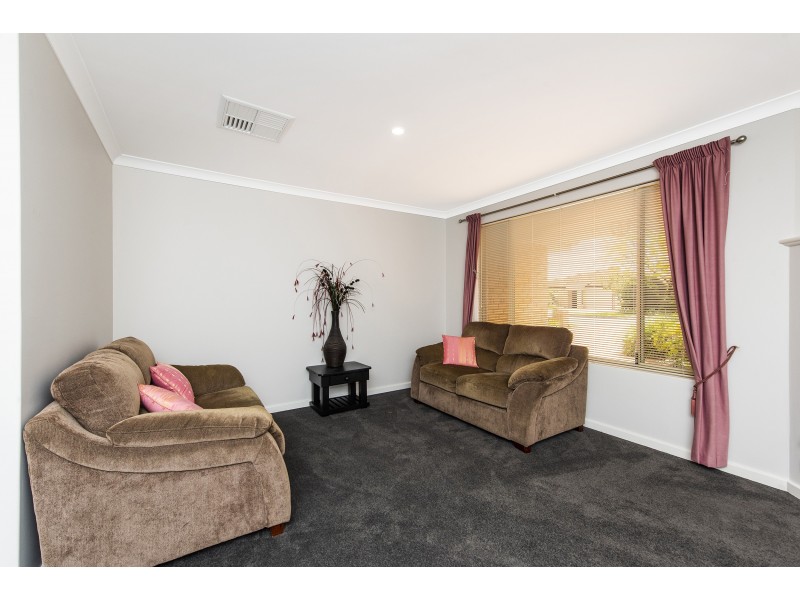 11 Sandringham Promenade, Canning Vale WA 6155