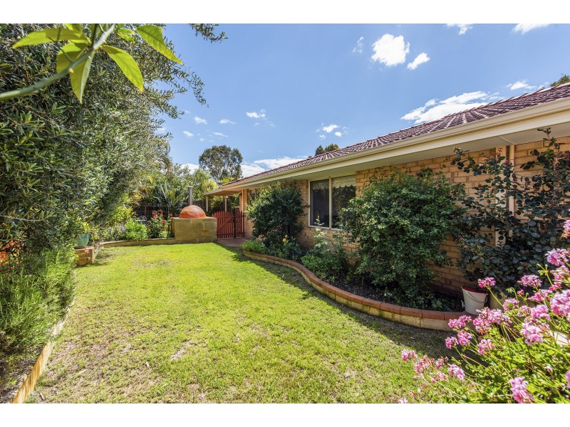 11 Sandringham Promenade, Canning Vale WA 6155