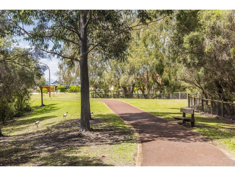 11 Sandringham Promenade, Canning Vale WA 6155