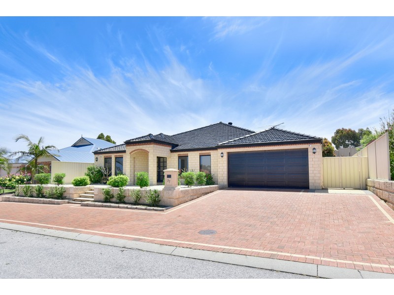27 Kensington Way, Pearsall WA 6065