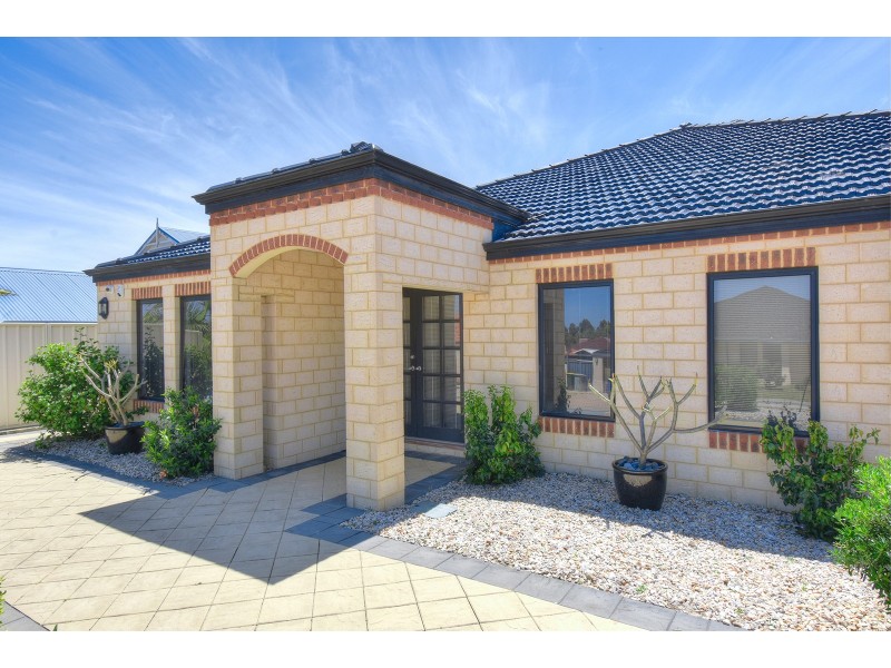 27 Kensington Way, Pearsall WA 6065