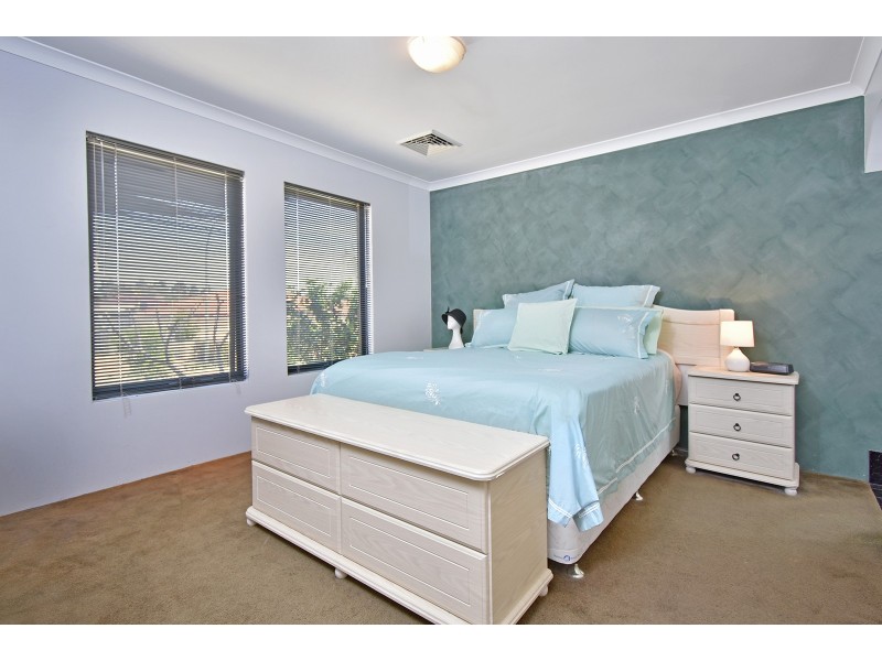 27 Kensington Way, Pearsall WA 6065