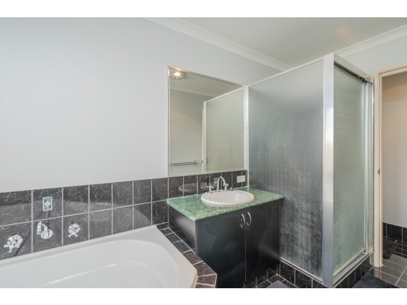 27 Kensington Way, Pearsall WA 6065