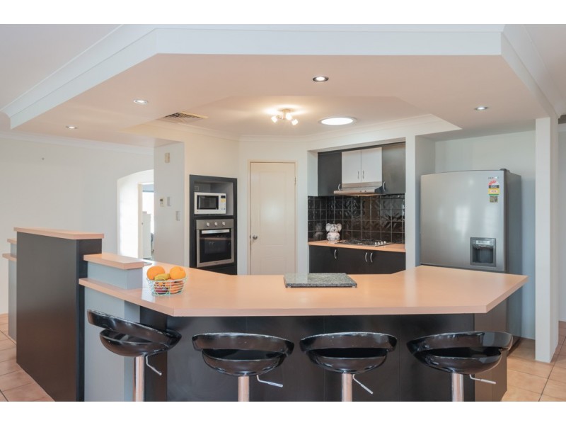 27 Kensington Way, Pearsall WA 6065