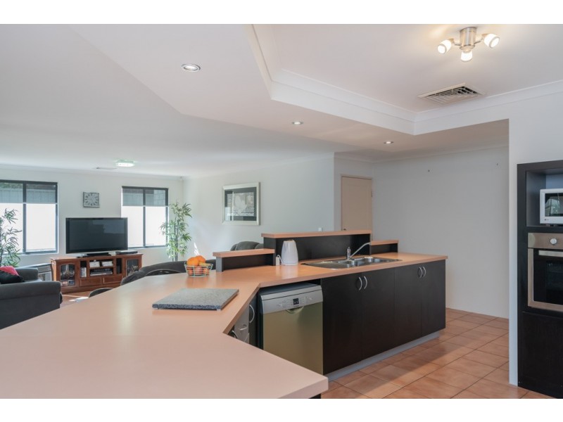 27 Kensington Way, Pearsall WA 6065