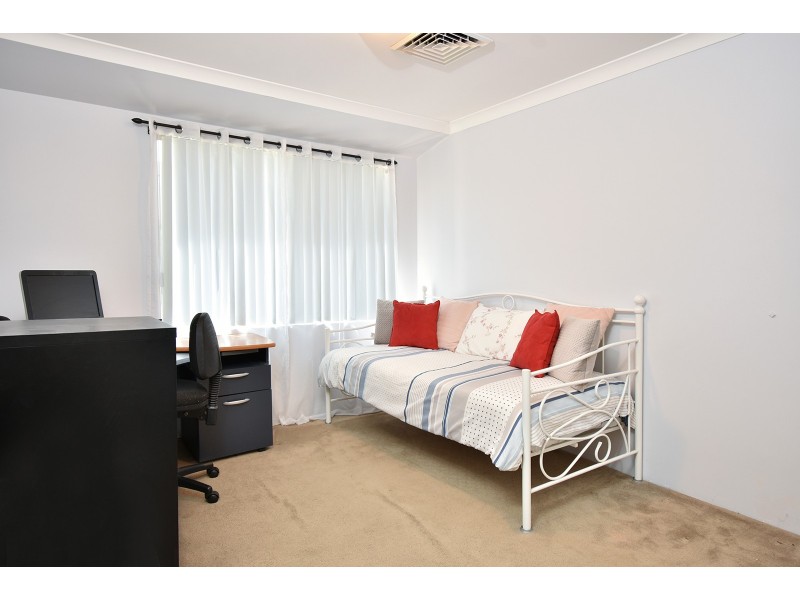 27 Kensington Way, Pearsall WA 6065