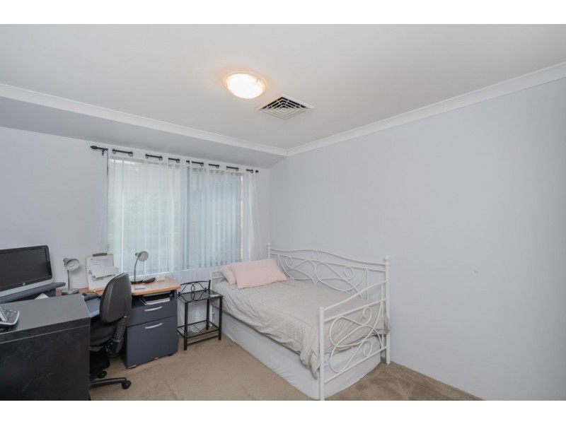 27 Kensington Way, Pearsall WA 6065